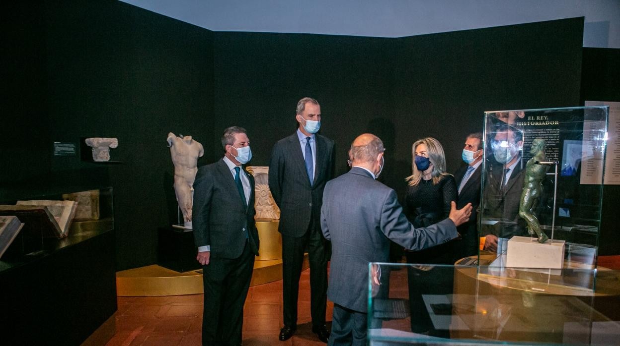 Felipe VI inaugura en Toledo la exposición «Alfonso X: el legado de un Rey precursor»