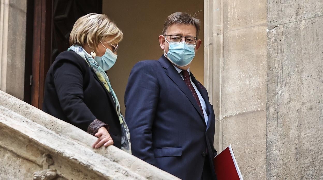 Imagen de archivo del presidente de la Generalitat Valenciana, Ximo Puig, junto a la consellera de Sanidad, Ana Barceló