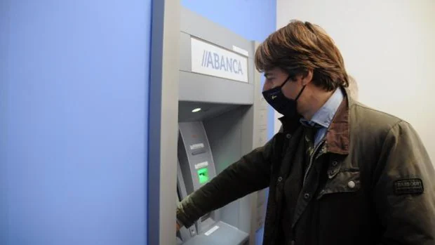 Xunta y Abanca instalan cajeros en los concellos rurales sin sucursales bancarias