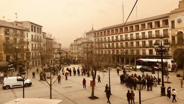 El polvo sahariano tiñe de naranja el cielo de Toledo