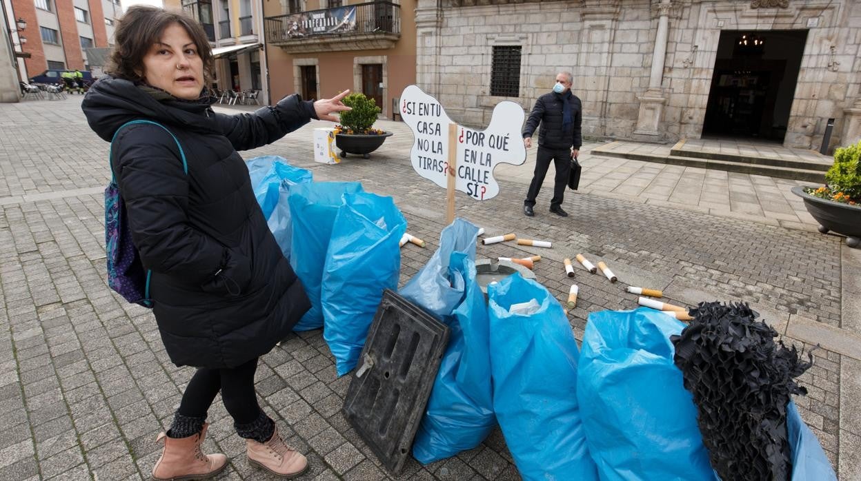 Basura recogida por el colectivo ecologista a las orillas del río Sil