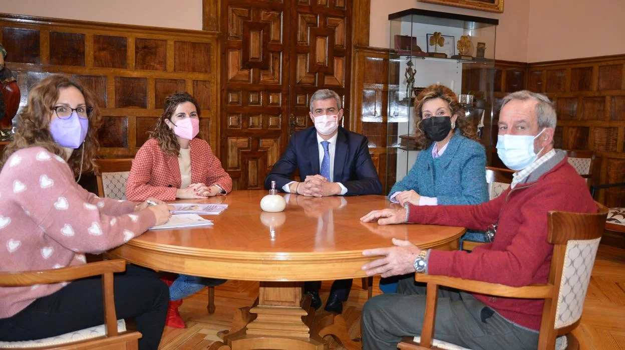 Gutiérrez, en el centro, en la reunión con la dirección de Marsodeto