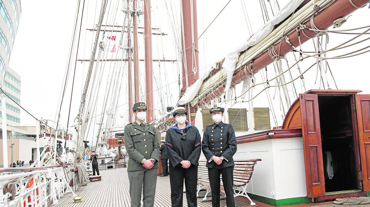 Las damas del Juan Sebastián de Elcano