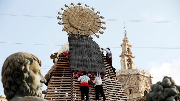 Fallas Valencia 2022: un millón de claveles para una Ofrenda «descomunal» bajo la amenaza de lluvia