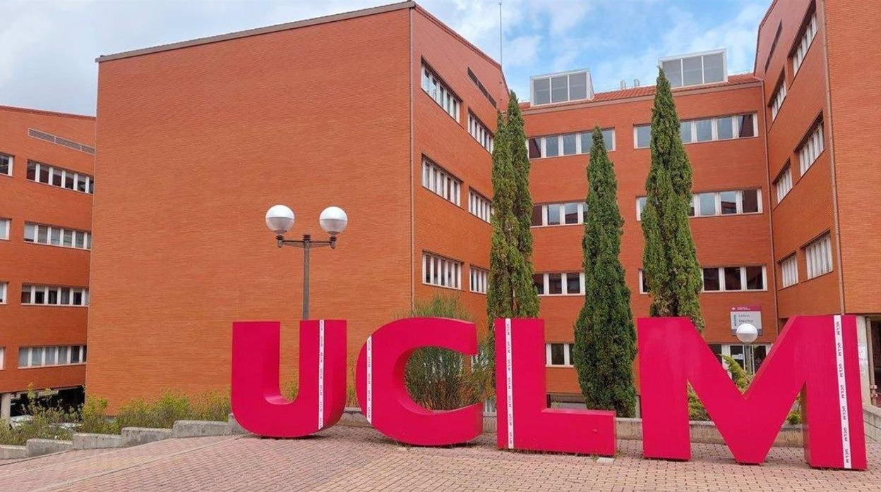 La UCLM pondrá en marcha un programa para incorporar a estudiantes y profesores ucranianos huidos de la guerra