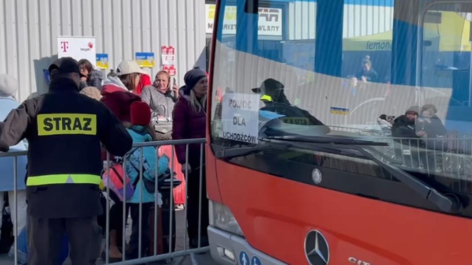 Mlyny, la puerta para los refugiados ucranianos: «Ispaniya? Ispaniya?». Igor, el anciano que busca hueco en un autobús para huir a España