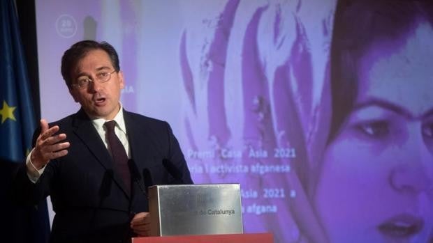 Albares pide a China jugar «un papel de gran potencia» para que vuelva la paz