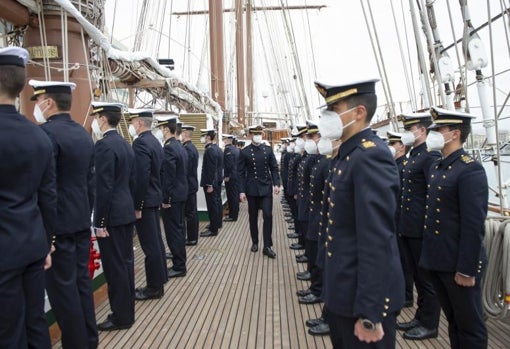 Guardiamarinas en la cubierta de Elcano