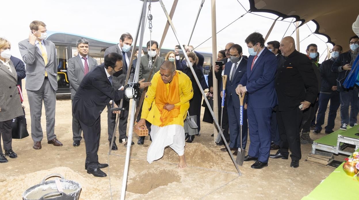 Ceremonia de puesta de la primera piedra de la nueva planta de Switch Mobility en Valladolid, con la asistencia del presidente de la Junta o el alcalde de Valladolid, entre otros