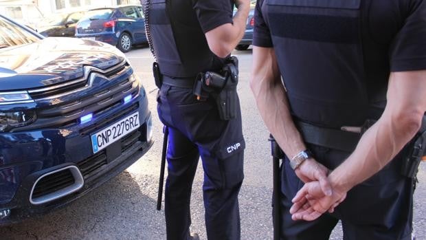 Un joven apuñala a otro en plena calle tras pedirle tabaco en Valencia