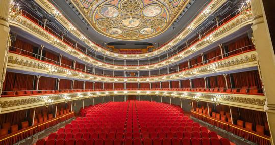 Vista del zaragozano Teatro Principal desde su escenario