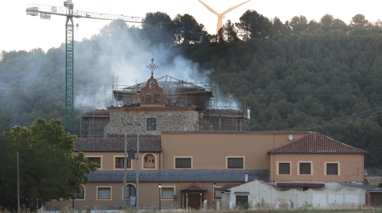 Imagen del Monasterio de Alconada en Ampudia, tras el primer incendio