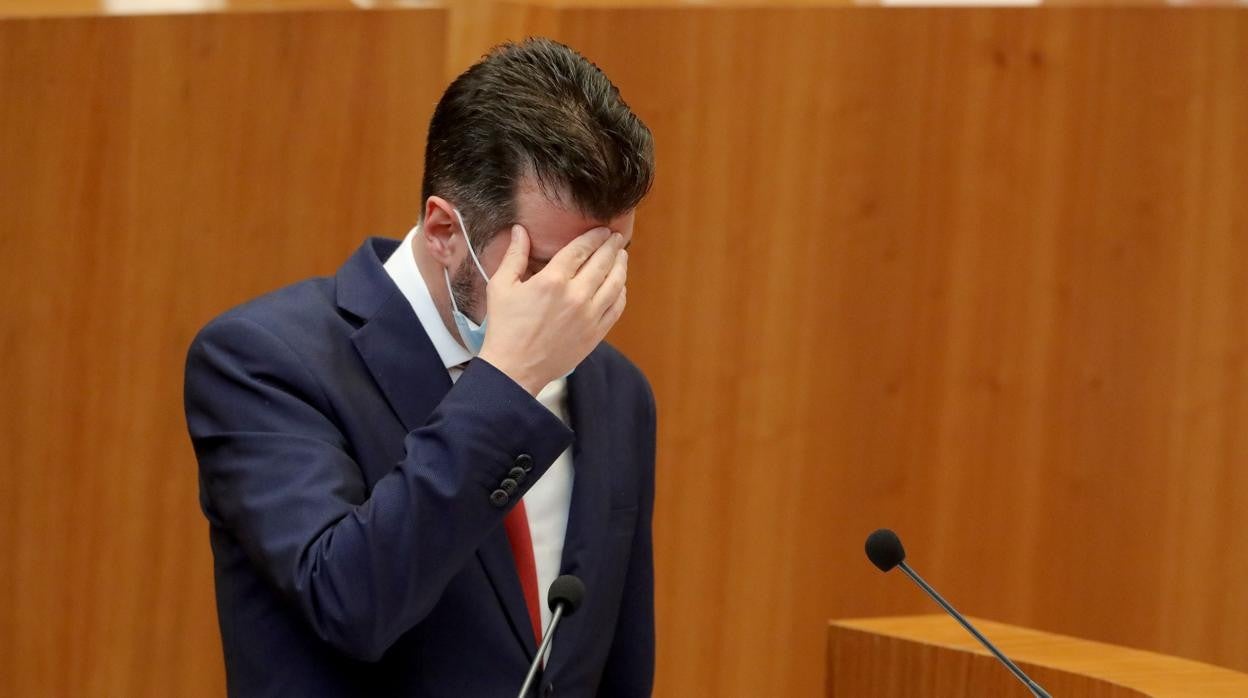 Tudanca, durante su intervención en el pleno de la moción de censura