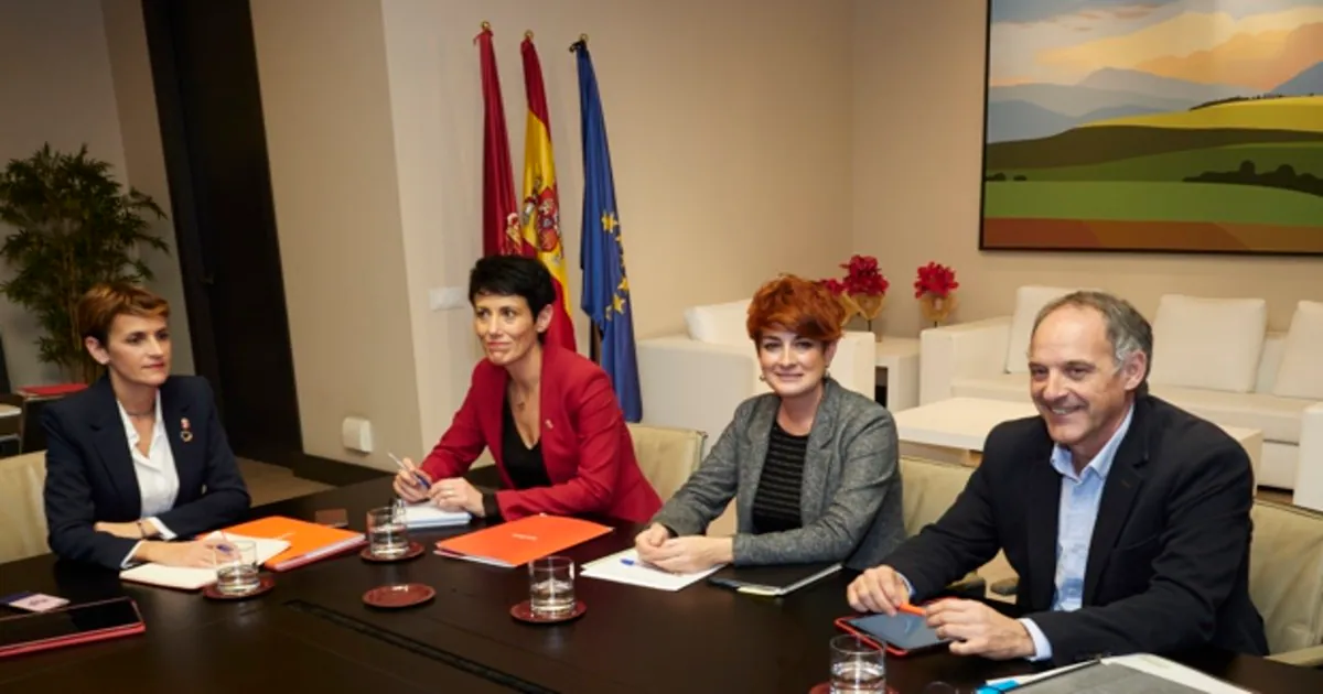 Chivite, con los representantes de Bildu para pactar los presupuestos de Navarra
