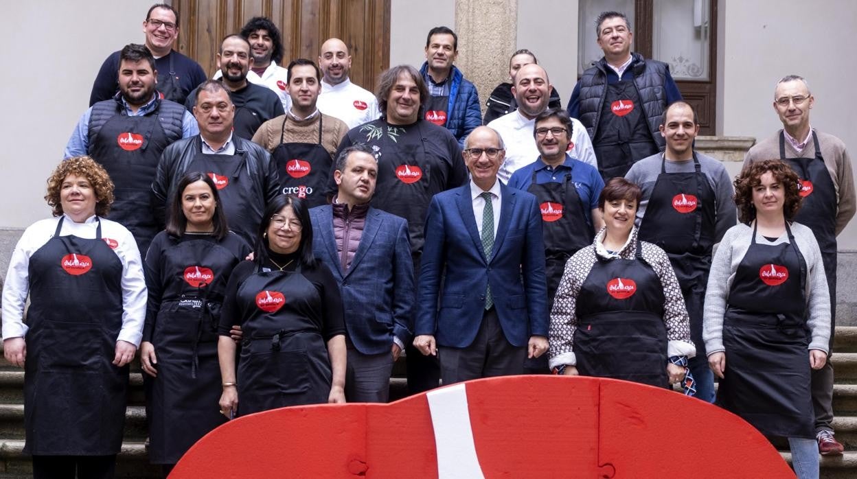 El presidente de la Diputación de Salamanca, Javier Iglesias, y el diputado de turismo, Javier Hidalgo, presentan la participación de Salamanca en Bandeja en Madrid Fusión