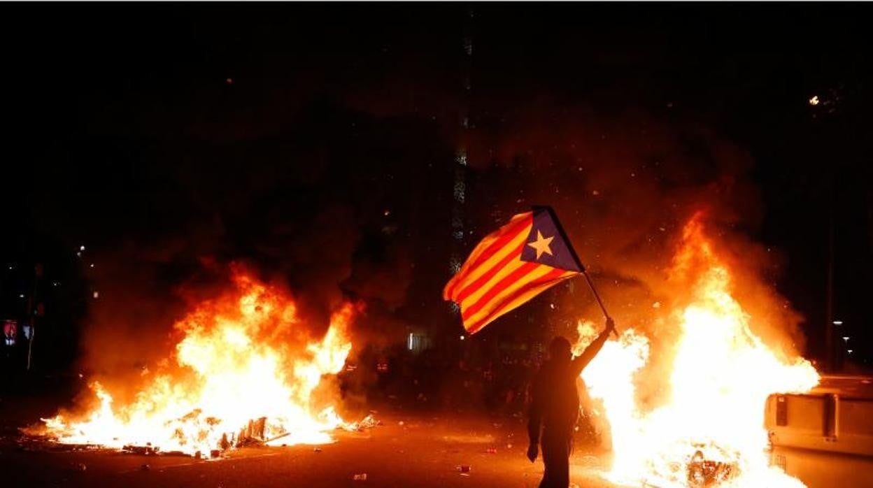 Distrubios durante la protesta de Tsunami Democràtic ante el Camp Nou