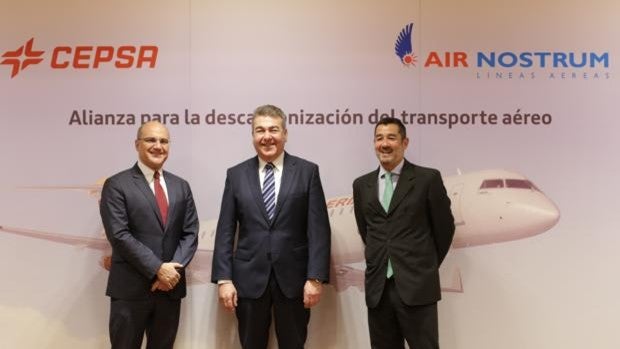 Cepsa y Air Nostrum firman un acuerdo para promover la descarbonización del sector aéreo