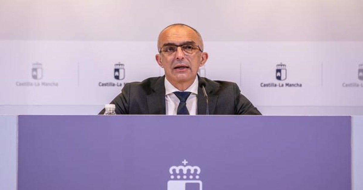 El director general de Salud Pública, Juan Camacho, durante la rueda de prensa