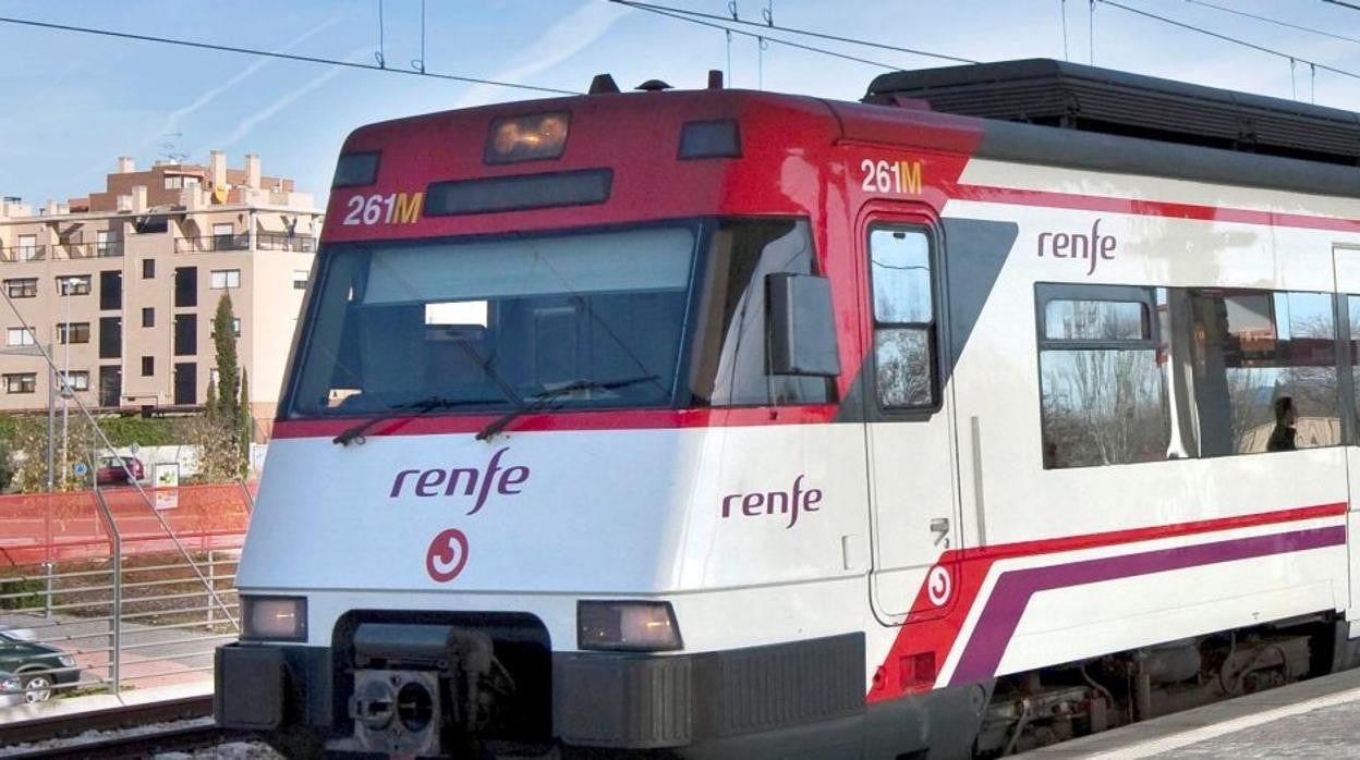 Imagen de un tren de Cercanías de Renfe en Valencia