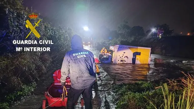 La Guardia Civil rescata a 17 personas a causa de las fuertes lluvias en Quart de Poblet y Alboraya