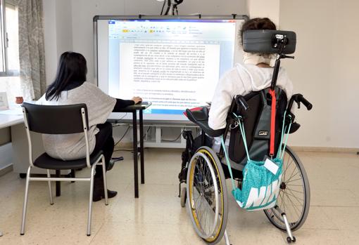 Uno de los asistentes al taller de lectura que promueven los equipos EAEHD en los centros hospitalarios de la región