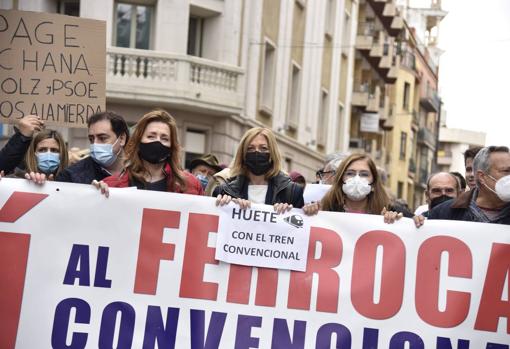 Protesta para rechazar que siga adelante el Plan X Cuenca y el desmantelamiento del tren convencional