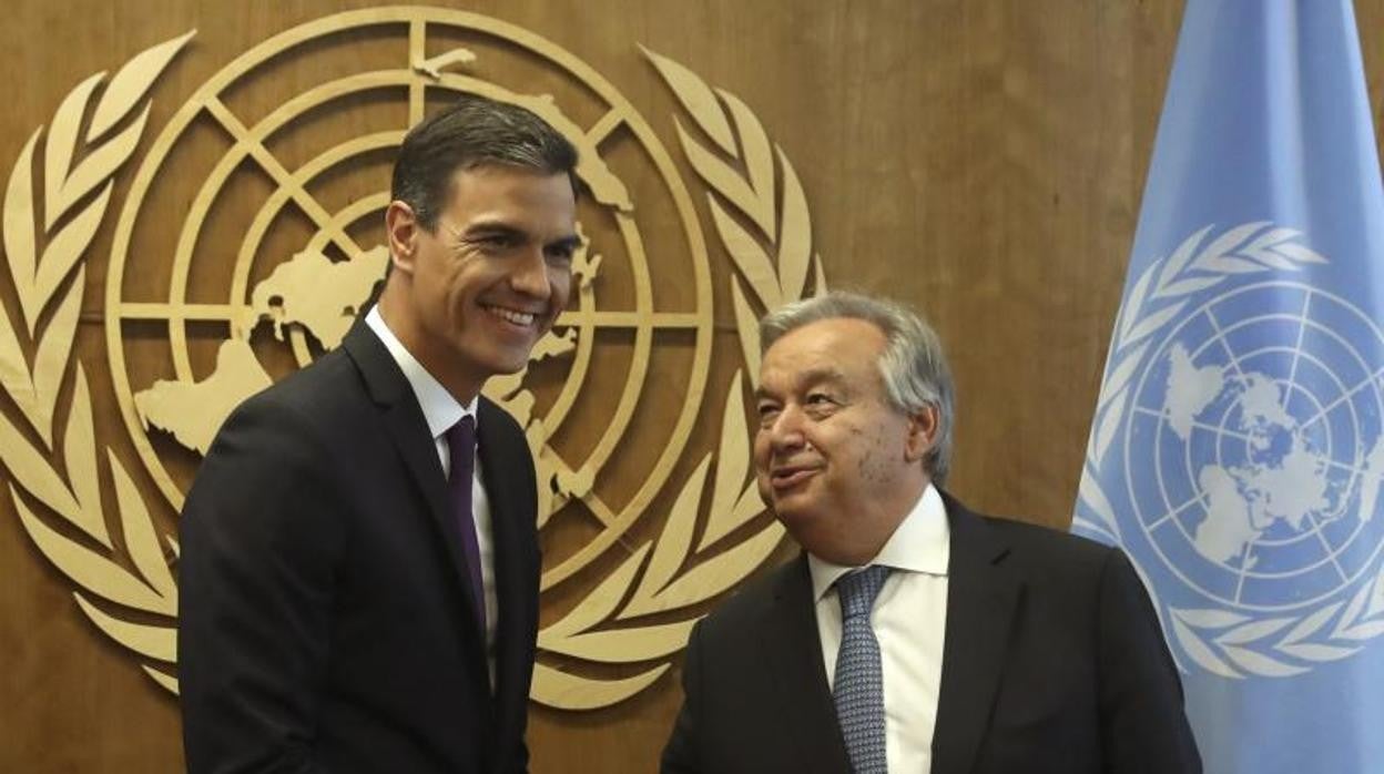 Pedro Sánchez, junto el secretario general de la ONU, Antonio Guterres, en la sede de Naciones Unidas