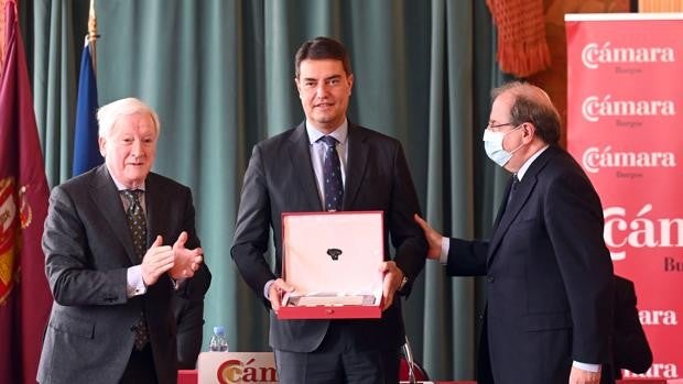 Medalla de Oro de la Cámara de Comercio de Burgos a su secretario general durante 20 años, José María Vicente