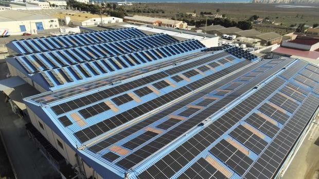 La industria alicantina Martin Bandex dejará de emitir 150 toneladas de CO2 al año con su nueva fotovoltaica