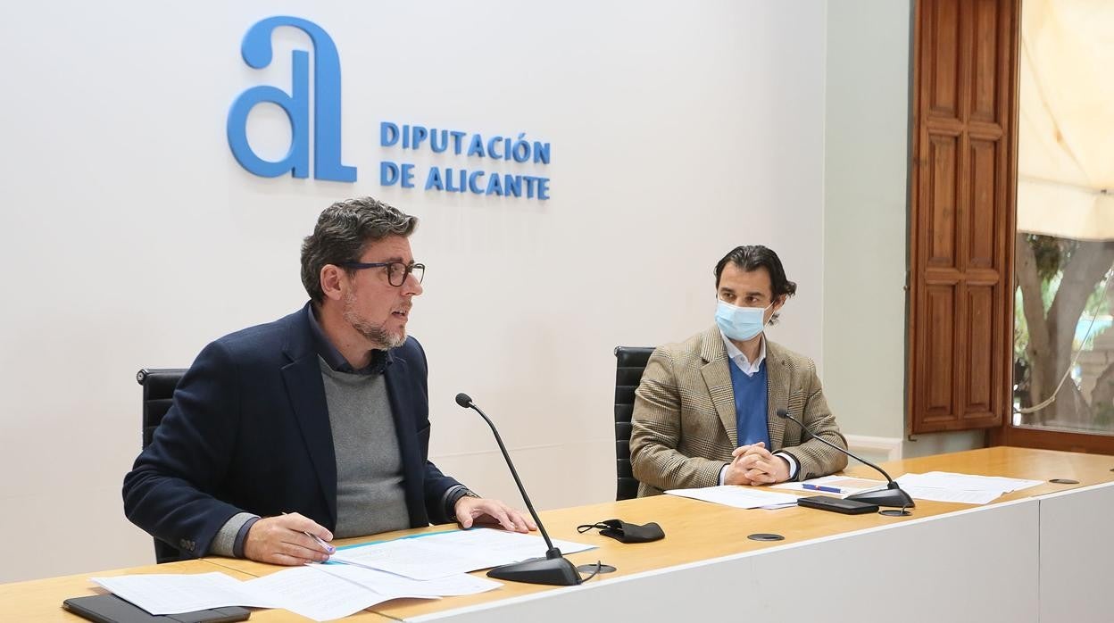 Javier Gutiérrez y Eduardo Dolón, durante su intervención en la Diputación de Alicante