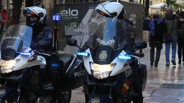 Detiene a un joven por robo en siete vehículos cuando circulaba en patinete en dirección contraria en Valencia