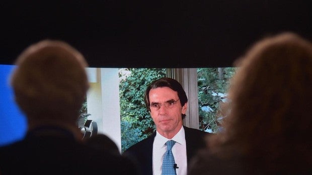 Aznar pide la mayor unidad del PP en torno a Feijóo: «Tiene que ser una apuesta irreversible»