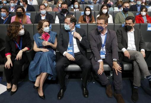 Ayuso, Gamarra, Rajoy, Feijóo y Moreno, en el XX Congreso del PP en Sevilla