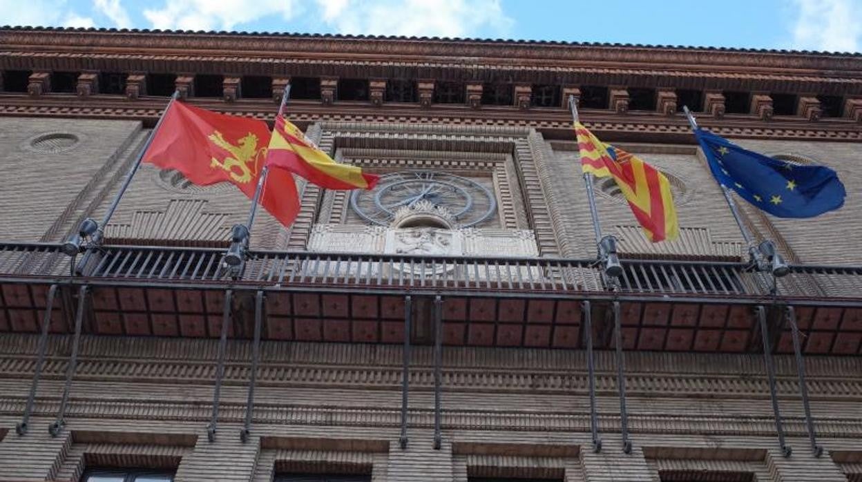 Fachada principal de la Casa Consistorial de Zaragoza, en la Plaza del Pilar