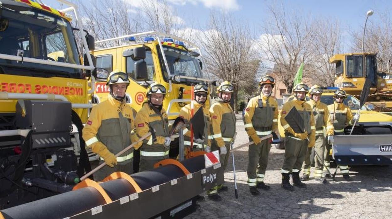 Nuevas cuchillas quitanieves para las nevadas, en vehículos de las brigadas forestales