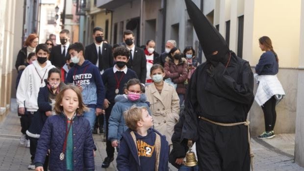 El Lambrión Chupacandiles vuelve a Ponferrada para anunciar la llegada de la Semana Santa