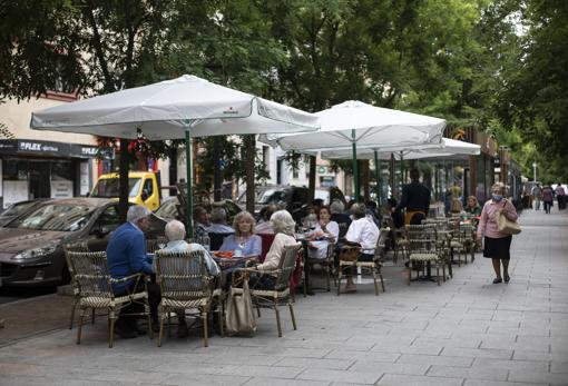 Terrazas en el bulevar de la calle de Ibiza