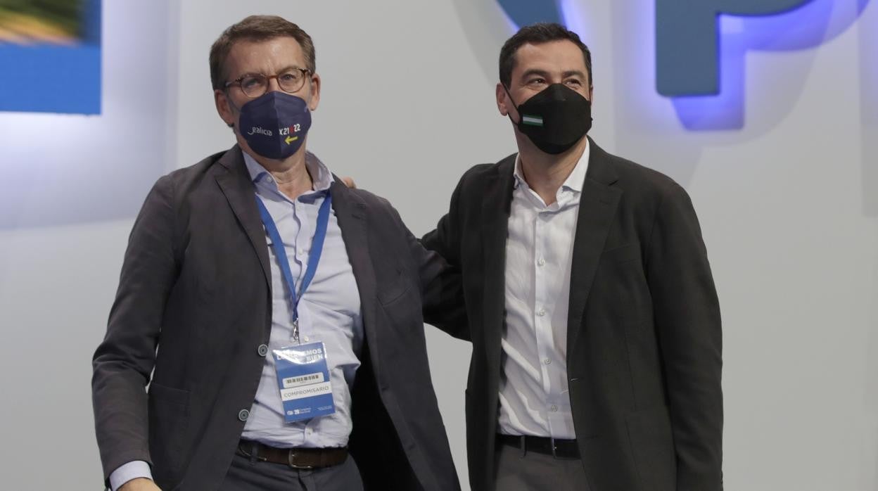 Alberto Núñez Feijóo y Juan Manuel Moreno durante el XX Congreso Nacional del PP