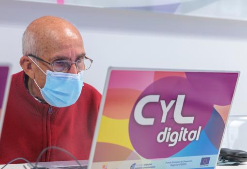 «Ahora envío las propinas a mis nietos por Bizum»