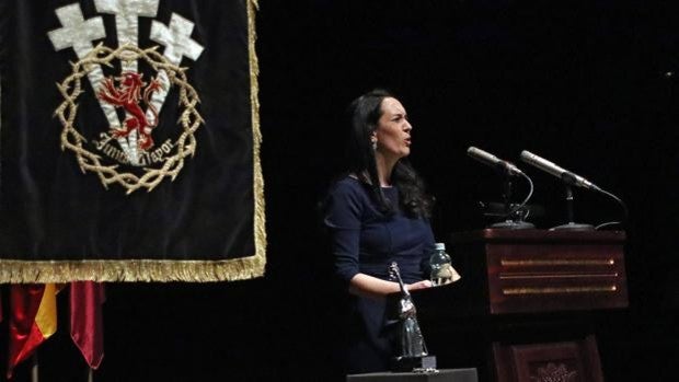 La pregonera de la Semana Santa de León: «A partir de ahora, si el cielo quiere, toca sentir bajo el capillo y la sarga»