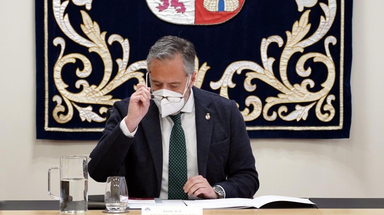 Carlos Pollán, durante la última reunión de la Mesa de las Cortes