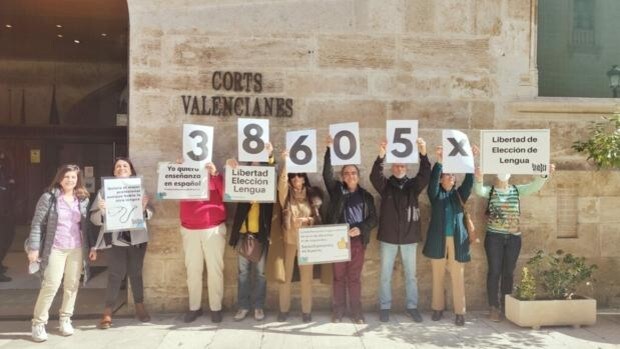 La Iniciativa Legislativa Popular en defensa del castellano en la Comunidad Valenciana cuadruplica las firmas necesarias
