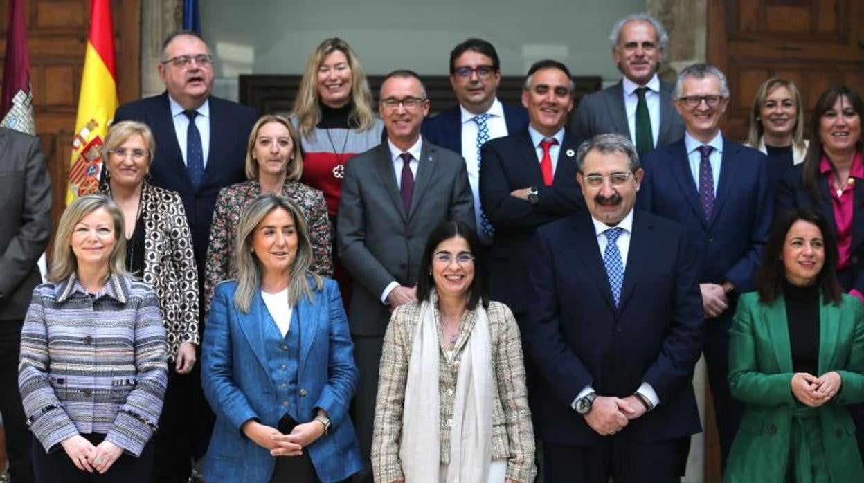 La ministra de Sanidad, Carolina Darias, con los consejeros de las comunidades autónomas en la reunión del Consejo Interterritorial de Salud celebrado en Toledo