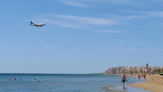 Alicante habilitará un aparcamiento para 46 autocaravanas en la playa de Urbanova