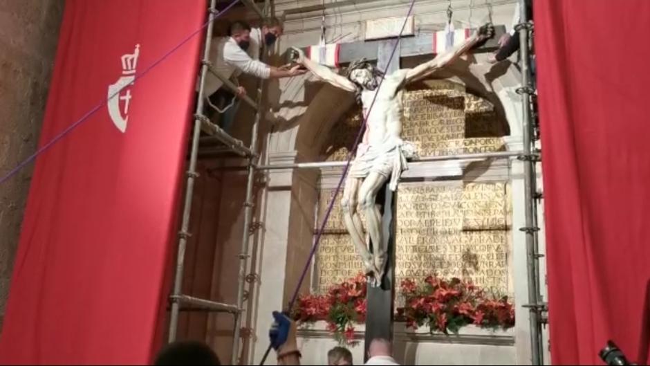 El Cristo de las Injurias sobrevuela la Catedral de Zamora