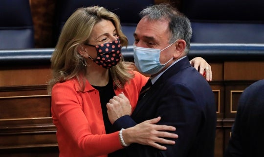 La vicepresidenta Díaz y el secretario de Estado Enrique Santiago, ambos del PCE