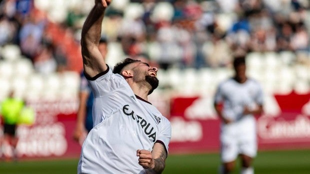 4-0: El Albacete se desmelena y es líder