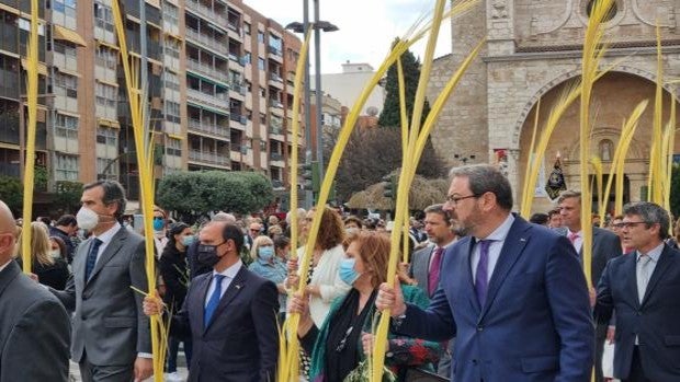 Vecinos y autoridades disfrutan de la procesión del Domingo de Ramos en Guadalajara