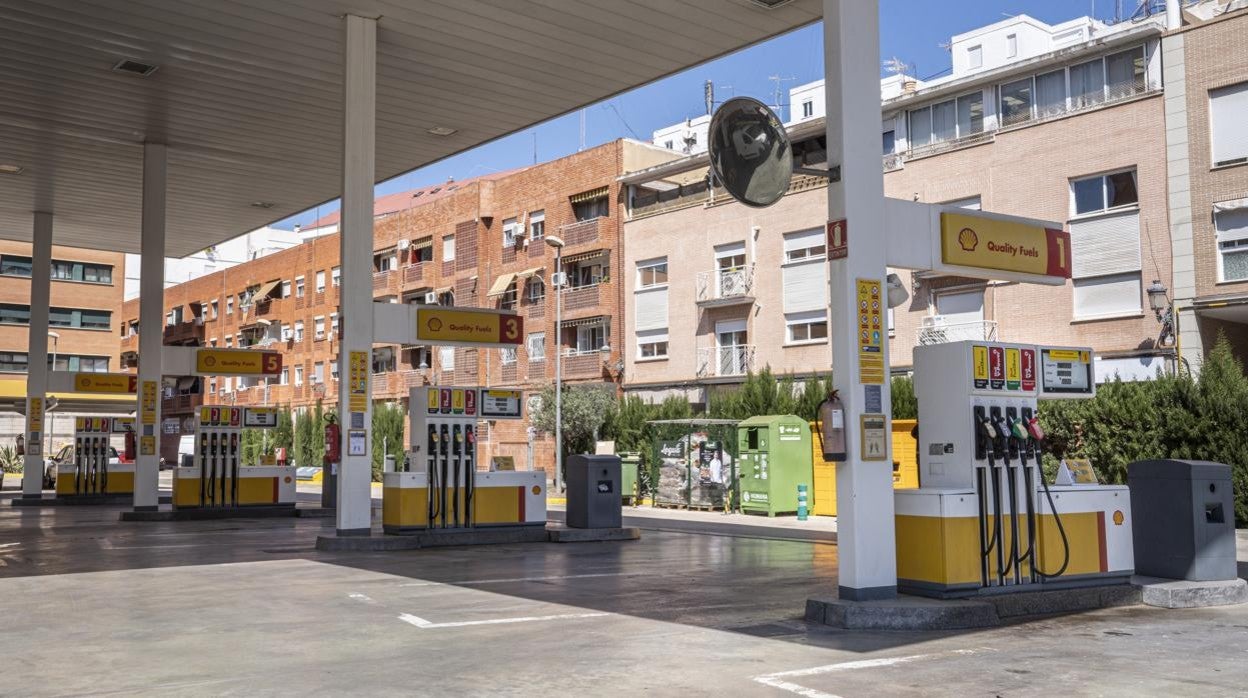 Imagen de archivo de una gasolinera en Valencia