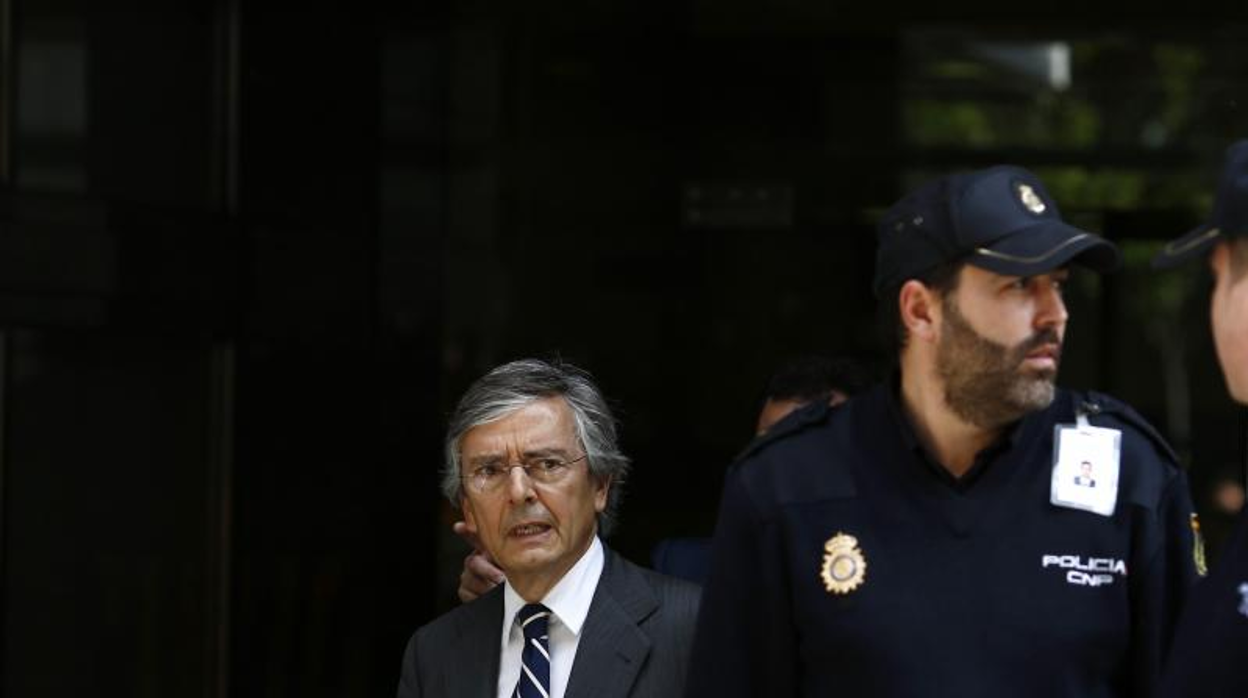 Jorge Trias Sagnier, en 2013, a su salida de la Audiencia Nacional, a donde acudió a declarar como testigo por los 'papeles de Bárcenas'